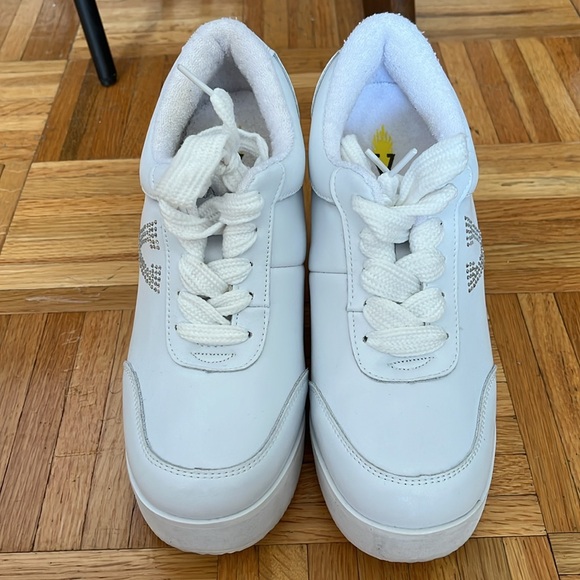 Volatile white wedge platform sneaker in size 7.5 - Picture 2 of 2